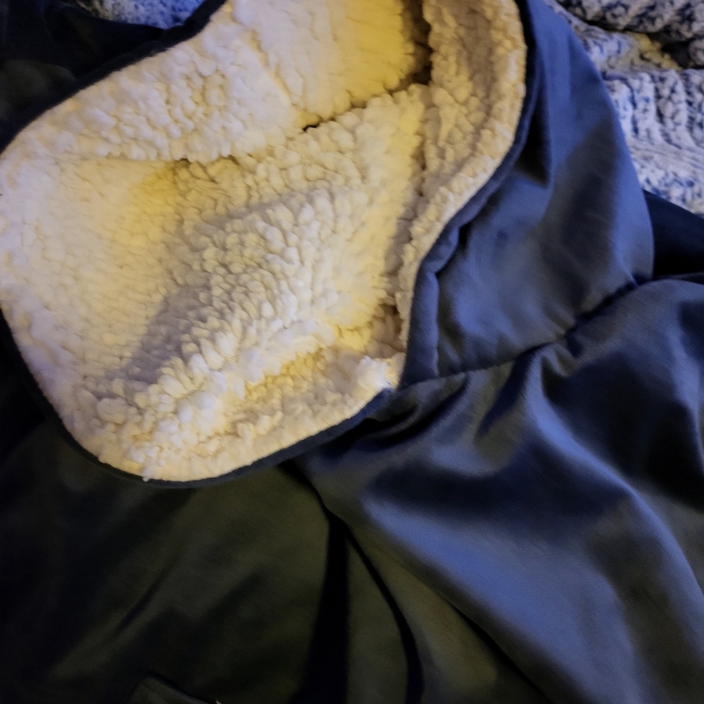 THE ORIGINAL COMFY! BLUE SHEEPSKIN LINED! SUPER COZY, WARM XXL. Like new! Unisex
